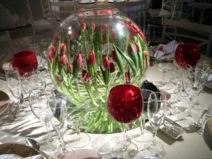 centro de mesa para casamento aquário com flores