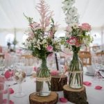 centro de mesa para casamento feitos com garrafa