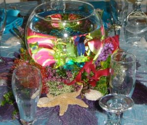 ideias de centro de mesa para casamento com aquário