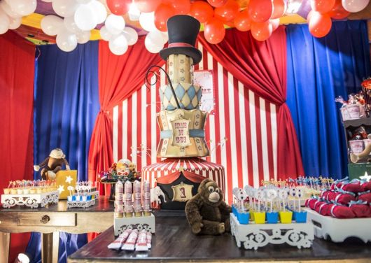 decoracao-com-tnt-com-circo