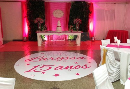 decoracao-com-tnt-festa-15-anos