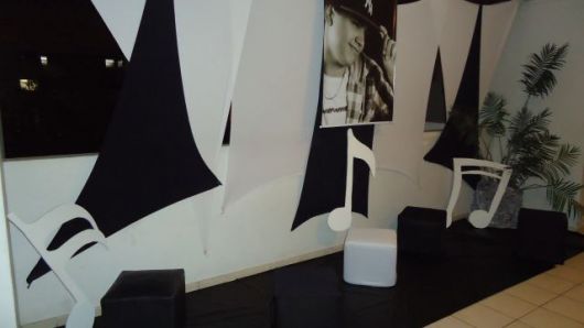 decoracao-com-tnt-ideias-preto-e-branco