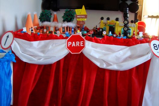 decoracao-com-tnt-na-mesa