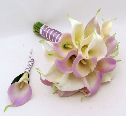 Buquê de Copos de Leite colorido