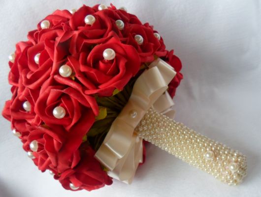 rosas vermelhas com pérolas