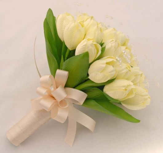 buque de tulipas artificiais 2