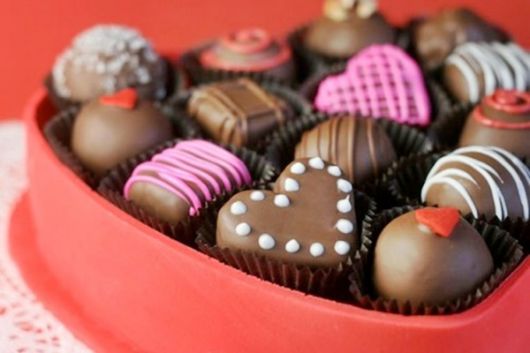 festa surpresa para namorado chocolates