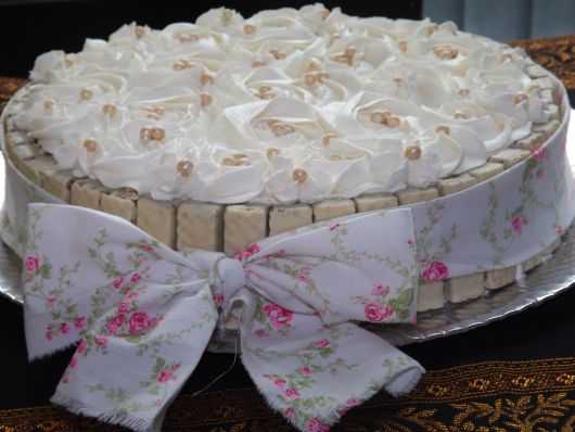 bolo branco com chantilly