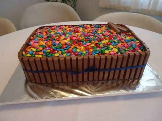 bolo retangular com confete