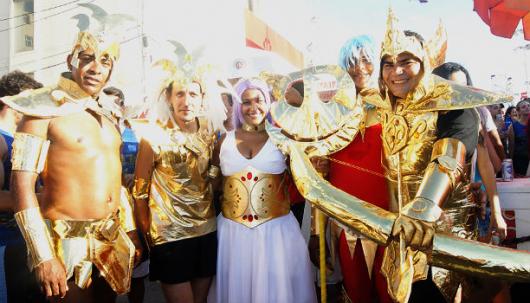 Fantasia Cavaleiros do Zodíaco como fazer