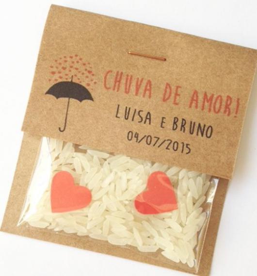 Pacote com arroz para casamento
