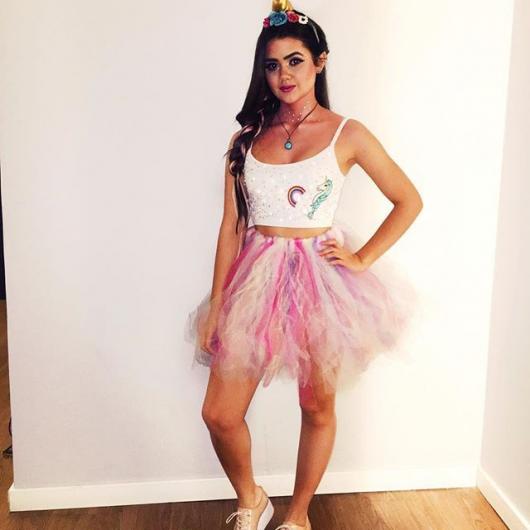 Fantasia de unicórnio com saia tutu.