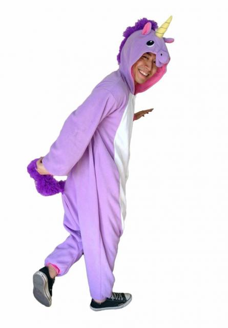 Macacão de unicórnio roxo.