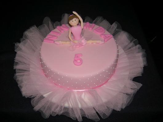 bolo de pasta americana com tule