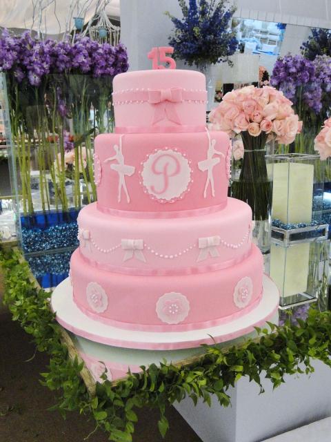 bolo 15 anos rosa