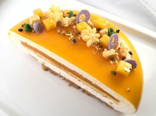 bolo decorado amarelo