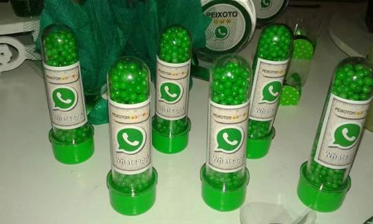 Tubinhos de bala com símbolo do whatsapp.