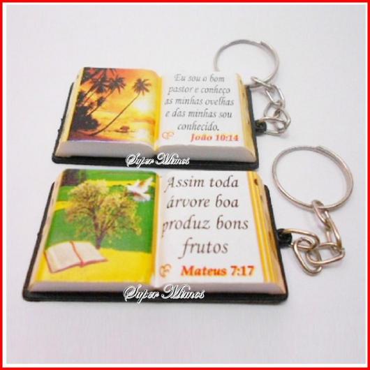 chaveiros de bíblia como lembrancinhas evangélicas