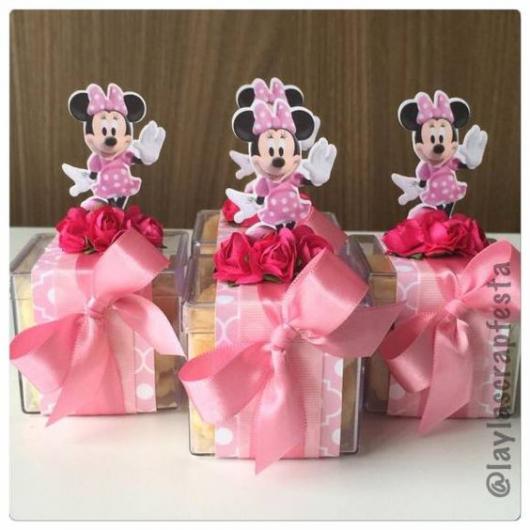 caixinhas transparentes decoradas como lembrancinhas da Minnie rosa