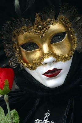 máscara de Veneza branca e dourada