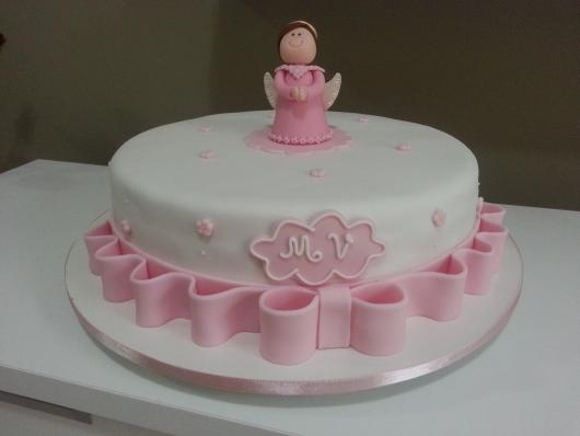 Bolo de batizado feminino lacinho rosa com florzinhas