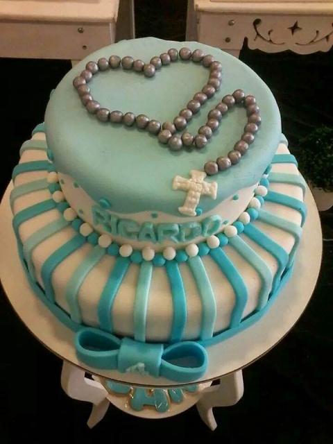 bolo com terço, laço e risquinhos