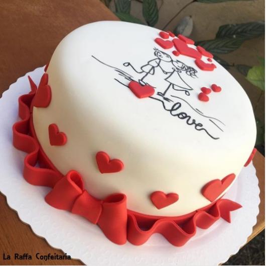 bolo vermelho e branco moderno