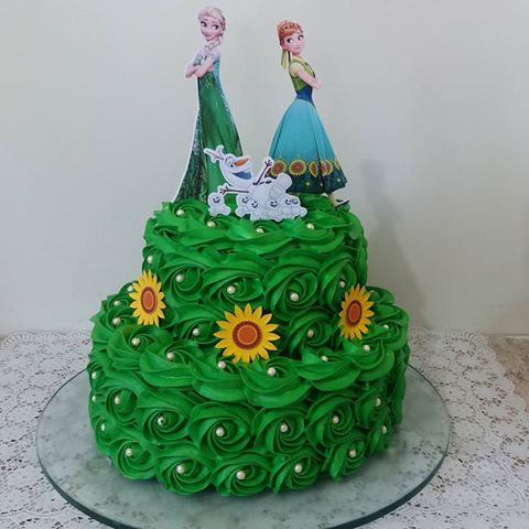 bolo verde de chantilly do Frozen Fever