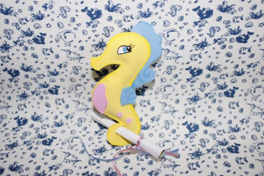 Convites Fundo do mar de EVA cavalo marinho amarelo