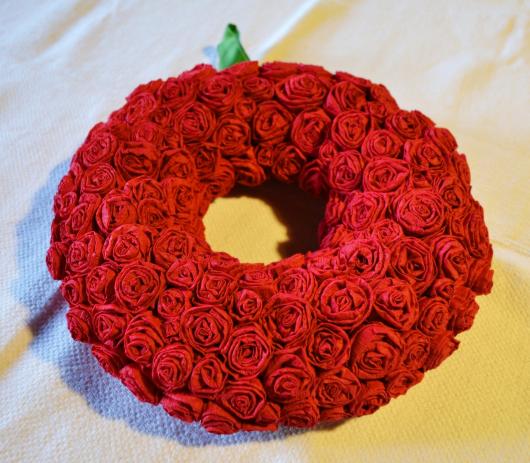 Decoração com papel crepom guirlanda de porta