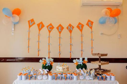 clusters na parede de várias cores