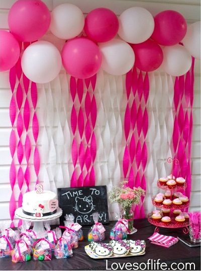 cortina de balões com papel crepom