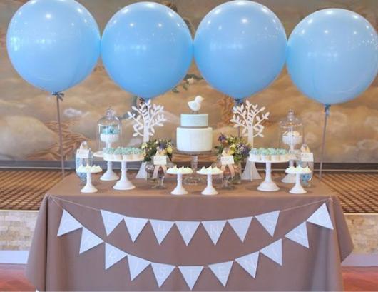 Balões Presos com Fitilhos 