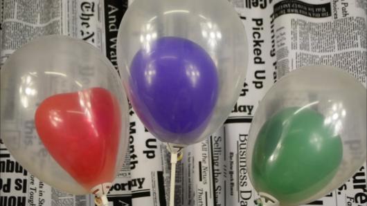 um balão dentro do outro