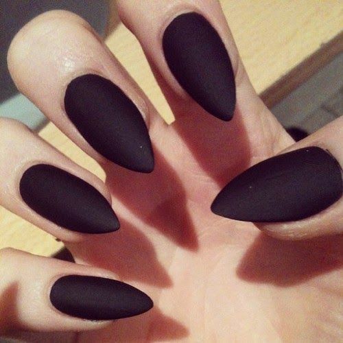 Fantasia Malévola unhas pretas