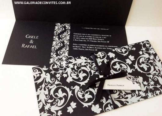 convite preto com detalhes em branco