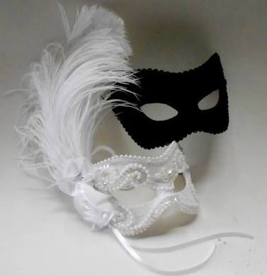 máscaras das cores preto e branco