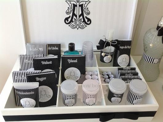 embalagens com estampas diversas pretas e brancas