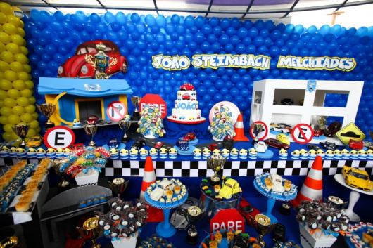 Temas para festa de 18 anos masculina acessórios de trânsito