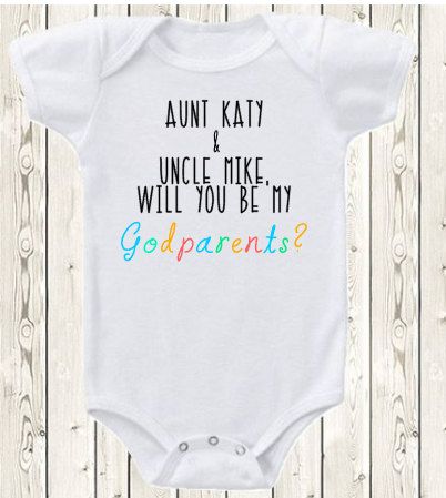 Body com a frase: Tia Katy e tio Mike, vocês aceitam serem meus padrinhos?