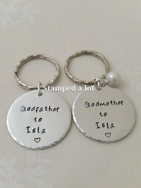 Chaveiros para padrinho e madrinha.