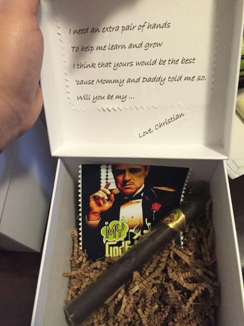 Caixinha com charuto, foto do ator do filme O Poderoso Chefão e mensagem na tampa.