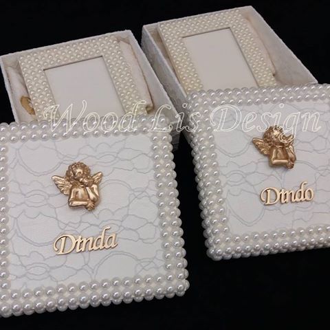 Caixas com porta retrato dentro.