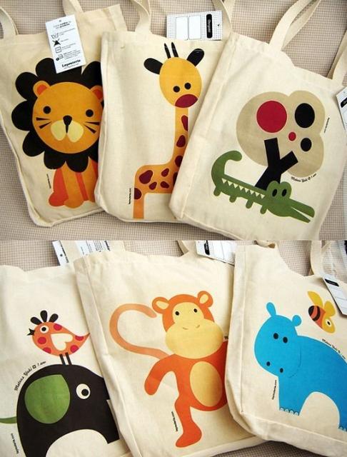 Sacolinhas com estampas de animais.