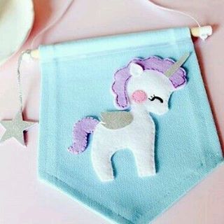 Flâmula com desenho de unicórnio.