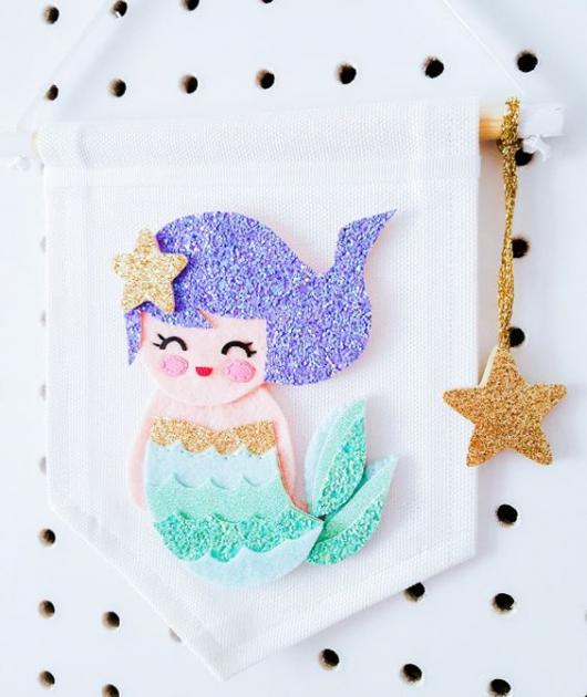 Flâmula decorada com desenho de sereia.