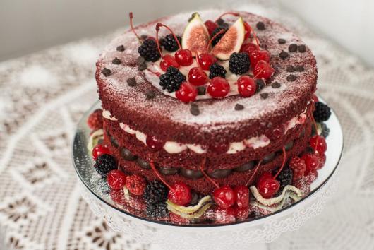 Bolo de Natal simples naked cake de frutas vermelhas