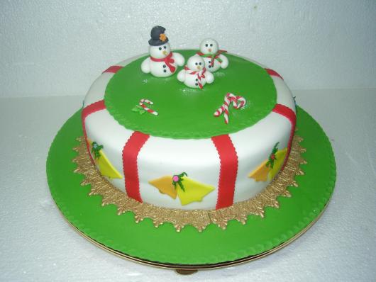 Bolo de Natal simples pasta americana verde vermelho e branco