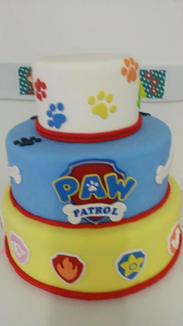 Bolo fake Patrulha Canina feito com biscuit