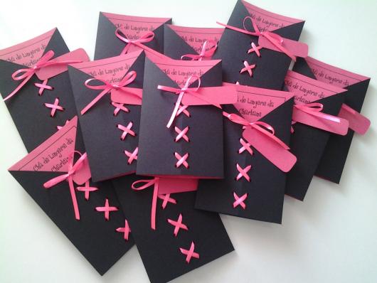 Convites de festa à fantasia corselet rosa